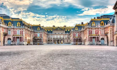 A VERSAILLES-I TÜKÖRTEREM