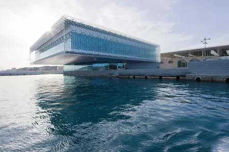 A G8-AS PAVILLON, OLASZORSZÁG