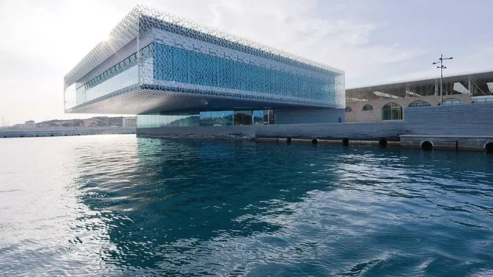 A G8-AS PAVILLON, OLASZORSZÁG