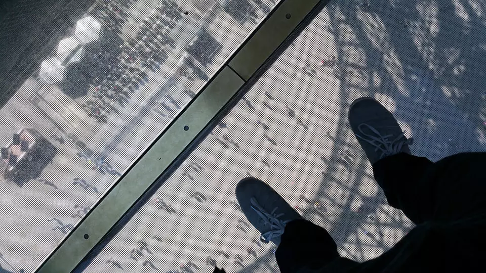 AZ EIFFEL-TORONY ÜVEGEMELETE 3