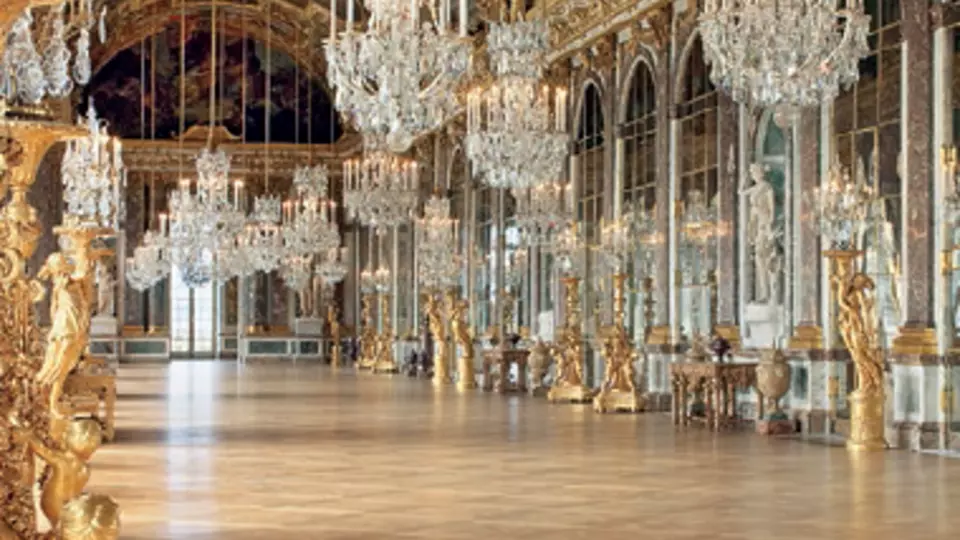 A VERSAILLES-I TÜKÖRTEREM 1